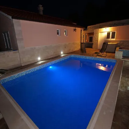 Lovely Holiday With Private Swimming Pool In Dalmatia *