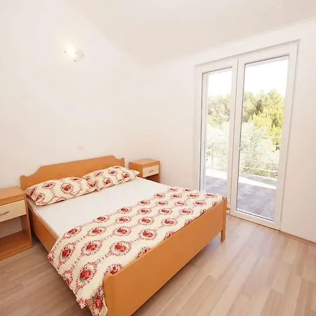 Дом отдыха Lovely Holiday With Private Swimming Pool In Dalmatia Вела-Лука